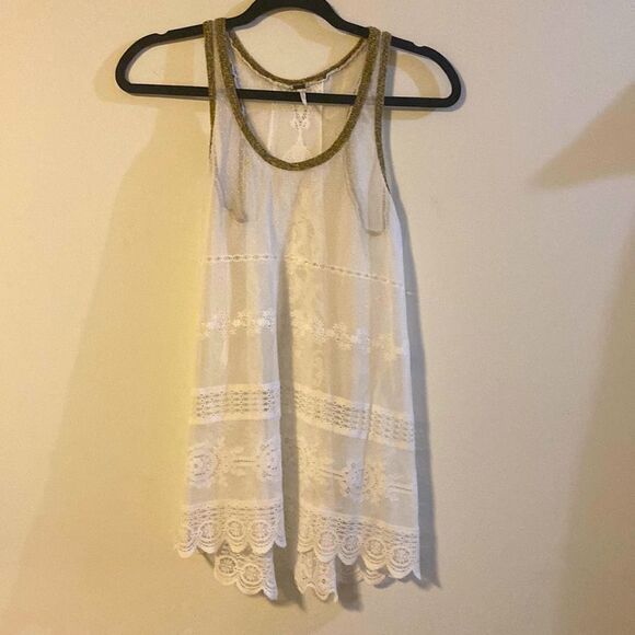 Free People Tops - Free People, White Lace Tank w/Crochet Edges Size XS. EUC